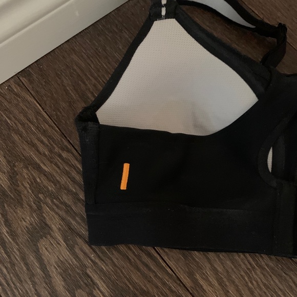 LUCY Sports Bra 32C black - cross in back - Picture 3 of 4